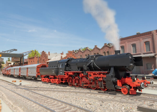 Trix 25530 <br>Güterzug-Dampflokomotive BR 52 DB | 25530 3
